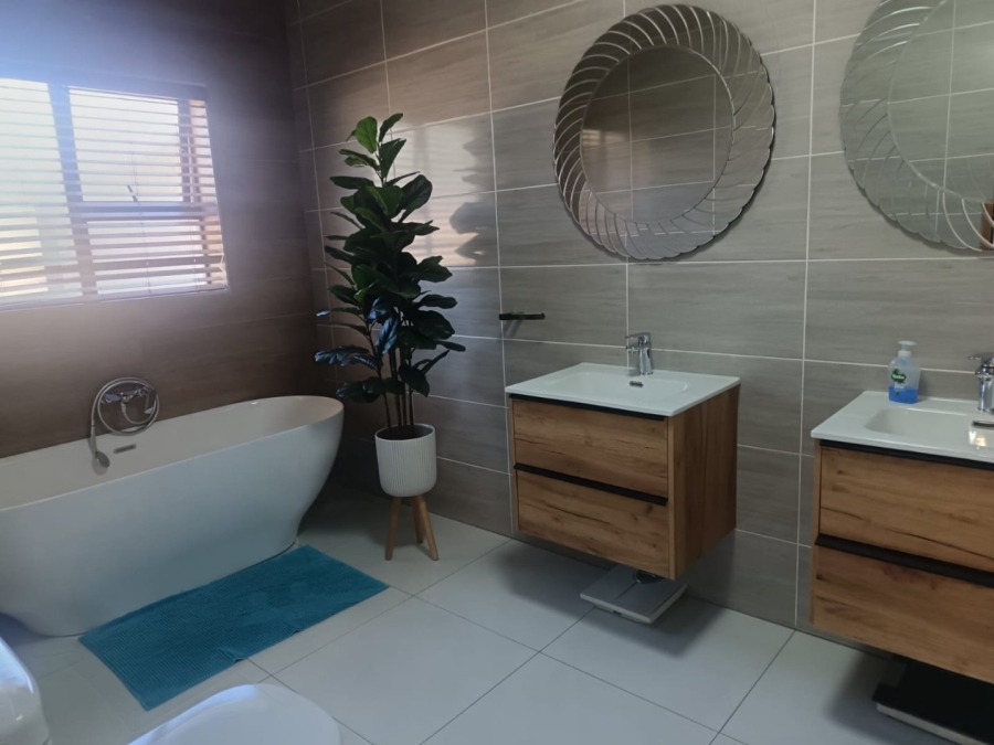 4 Bedroom Property for Sale in Hillcrest Northern Cape